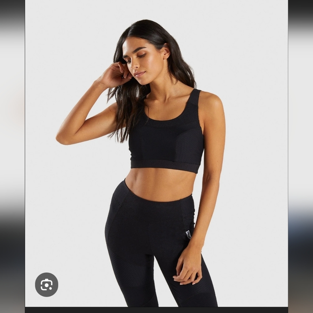 Gymshark 3 Piece Set True Texture 2 Sports Bras + 1 Psir Of Leggings Xs-S